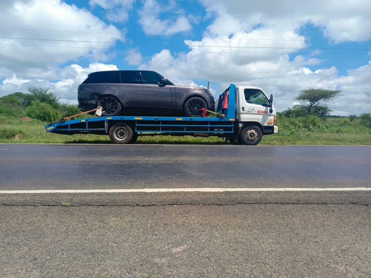 Recovery truck handling a heavy-duty case study transport